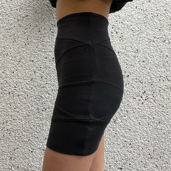 Talula Aritzia skirt in black with pleather cuts - Picture 3 of 4